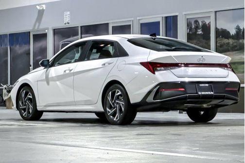 2025 Hyundai ELANTRA SEL