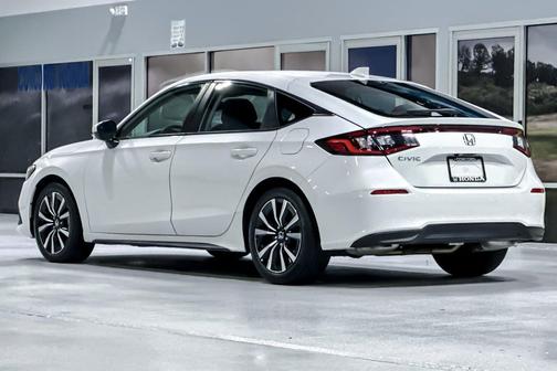 Platinum White Pearl 2024 Honda Civic EX-L