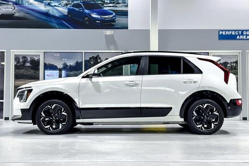 Snow White Pearl 2023 Kia Niro EV Wind