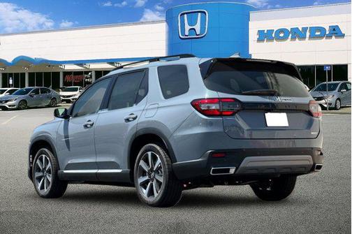 2025 Honda Pilot Touring 8-Passenger