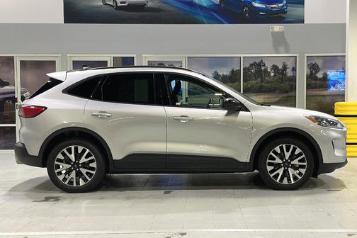 Photo 3 of 35 of 2020 Ford Escape SE Sport Hybrid