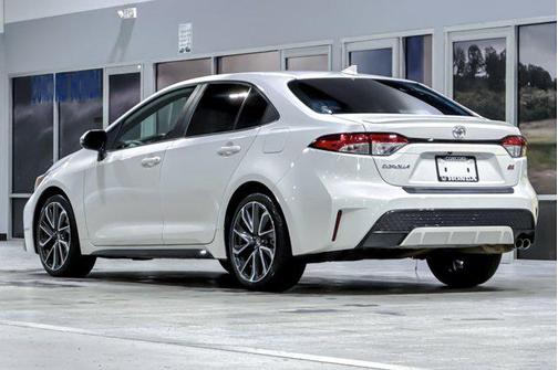 Blizzard Pearl 2020 Toyota Corolla SE