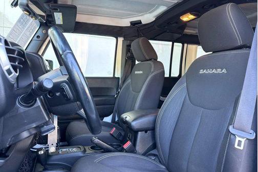 Bright White Clearcoat 2018 Jeep Wrangler JK Unlimited Sahara