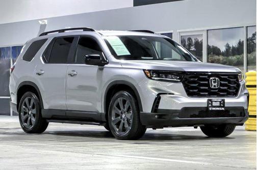 Lunar Silver Metallic 2023 Honda Pilot AWD Sport