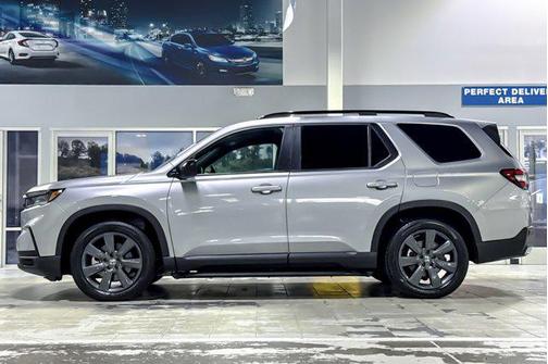 Lunar Silver Metallic 2023 Honda Pilot AWD Sport