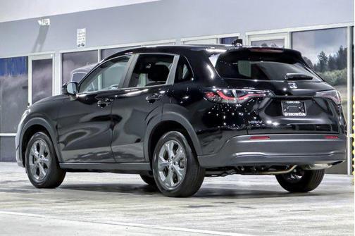 Crystal Black Pearl 2026 Honda HR-V LX