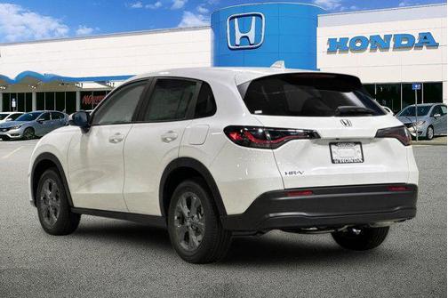 Platinum White Pearl 2026 Honda HR-V LX