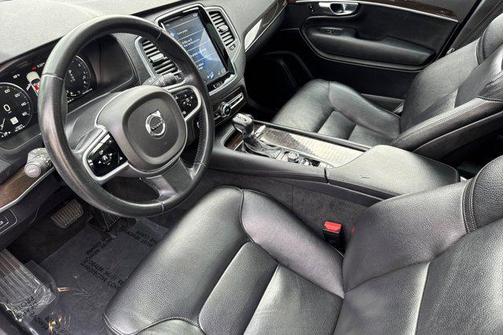 2018 Volvo XC90 T6 Momentum