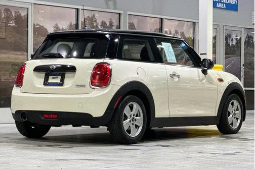 2017 MINI Hardtop Cooper