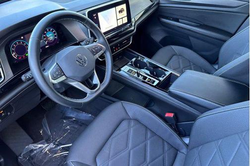 2024 Volkswagen Atlas Cross Sport 2.0T SE w/Technology