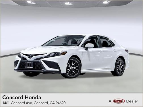 Ice Cap 2023 Toyota Camry SE