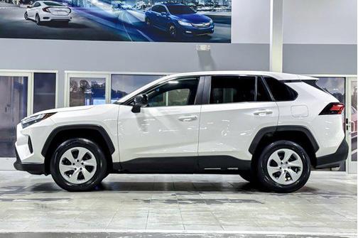 2023 Toyota RAV4 LE