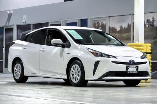 White 2022 Toyota Prius LE