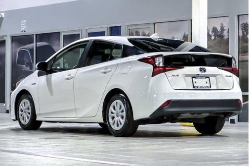 White 2022 Toyota Prius LE