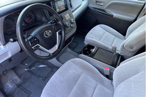 2017 Toyota Sienna LE