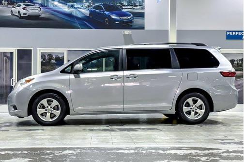 2017 Toyota Sienna LE