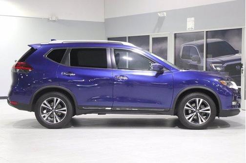 Photo 4 of 28 of 2018 Nissan Rogue SL