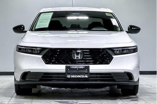 Platinum White Pearl 2025 Honda Accord SE