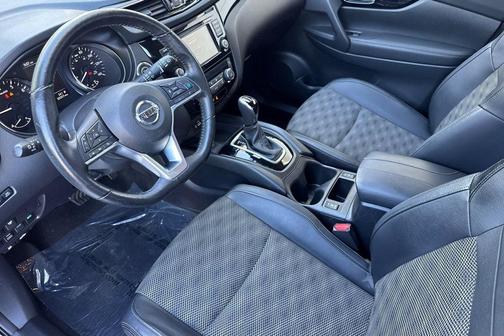 Magnetic Black Pearl 2022 Nissan Rogue Sport SV