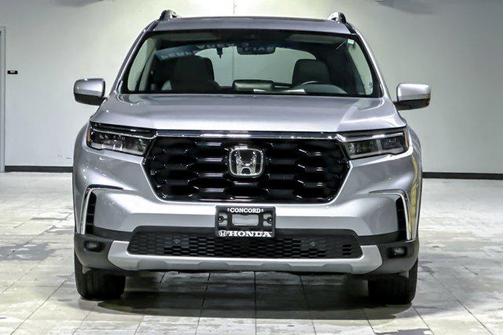 2025 Honda Pilot Touring 8-Passenger