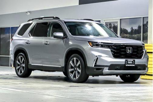 2025 Honda Pilot Touring 8-Passenger