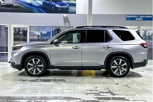 2025 Honda Pilot Touring 8-Passenger