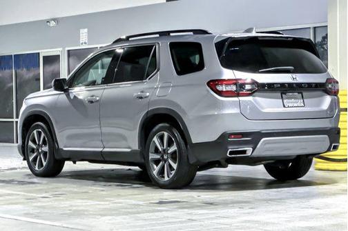 2025 Honda Pilot Touring 8-Passenger