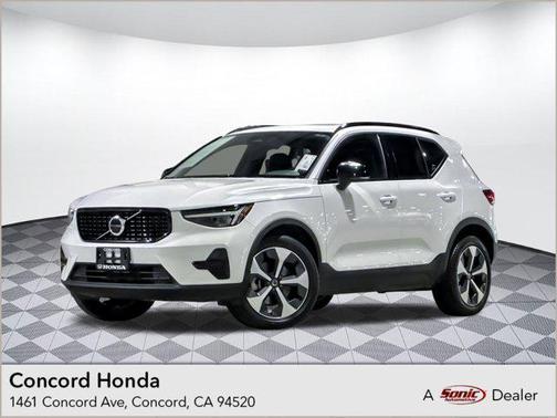 2024 Volvo XC40 B5 Core Bright Theme
