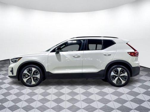 2024 Volvo XC40 B5 Core Bright Theme