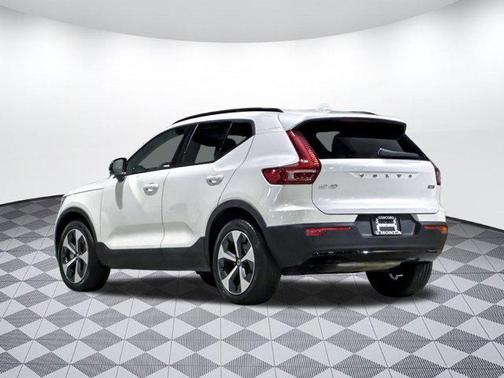2024 Volvo XC40 B5 Core Bright Theme