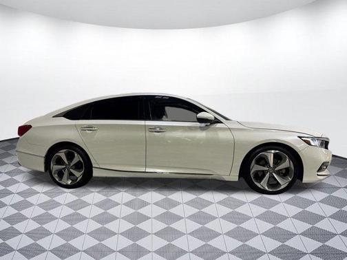 2019 Honda Accord Touring 2.0T