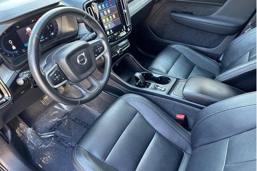 2024 Volvo XC40 B5 Core Bright Theme