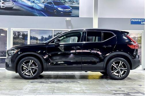 2024 Volvo XC40 B5 Core Bright Theme