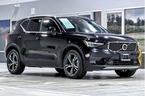 2024 Volvo XC40 B5 Core Bright Theme