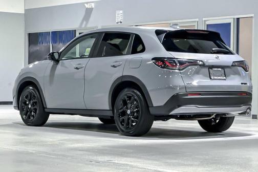 Urban Gray Pearl 2025 Honda HR-V 2WD Sport