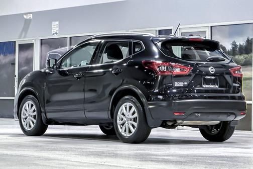 Magnetic Black Pearl 2022 Nissan Rogue Sport SV