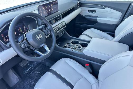 Platinum White Pearl 2026 Honda Pilot Touring 8-Passenger