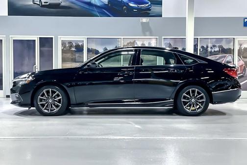 Crystal Black Pearl 2022 Honda Accord EX-L 1.5T