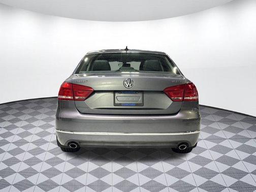2014 Volkswagen Passat 3.6L V6 DSG SEL Premium