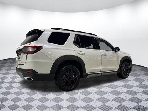 2025 Honda Pilot Touring 8-Passenger