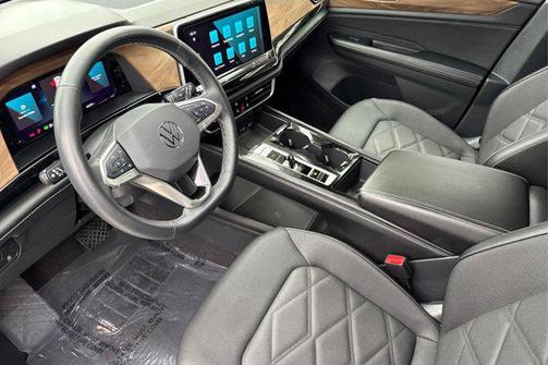 2024 Volkswagen Atlas 2.0T SE w/Technology 4MOTION