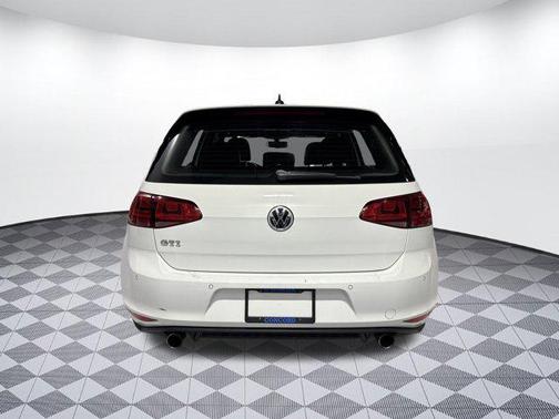 2015 Volkswagen Golf GTI 2.0T SE 4-Door