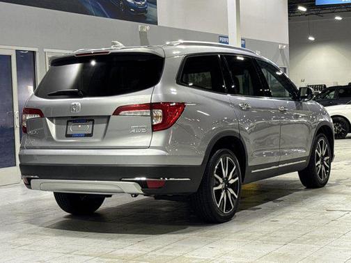 2022 Honda Pilot Touring 8-Passenger