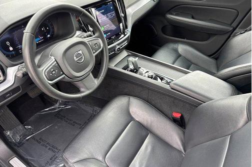 2024 Volvo S60 B5 Core Dark Theme