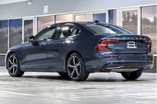 2024 Volvo S60 B5 Core Dark Theme