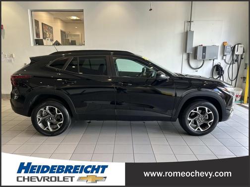 Mosaic Black Metallic 2024 Chevrolet Trax LT