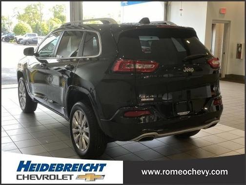 Photo 5 of 36 of 2016 Jeep Cherokee Overland