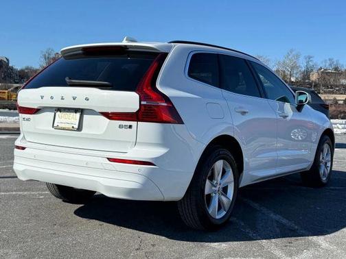 2022 Volvo XC60 B5 Momentum