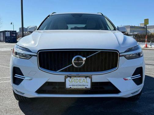 2022 Volvo XC60 B5 Momentum