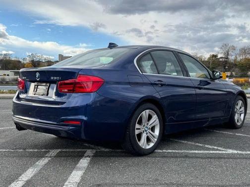 2018 BMW 330 i xDrive